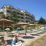 Akra شقة