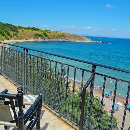 公寓 Akra 切尔诺莫雷茨